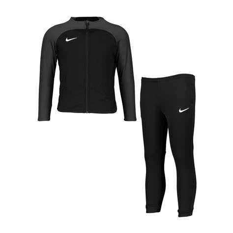 trainingsanzug nike schwarz|Trainingsanzüge – Sets. Nike DE.